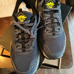Saucony trail 15 NIB -men’s 11
